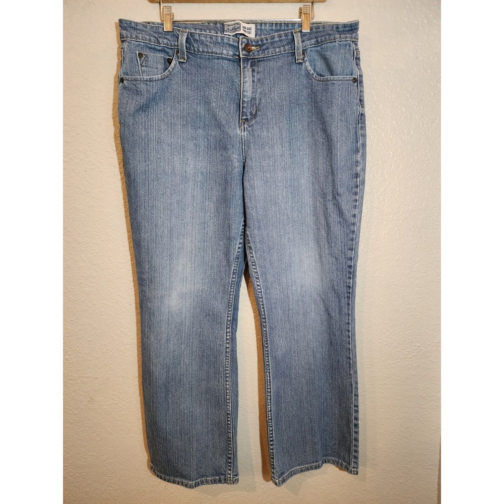 Levi's Women's Denim Jeans, Size 18, Mid-Rise, Boot Cut, Medium Wash, Inseam 30"